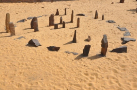 الدائرة الحجرية التي عُثر عليها في منطقة نبتة بلايا